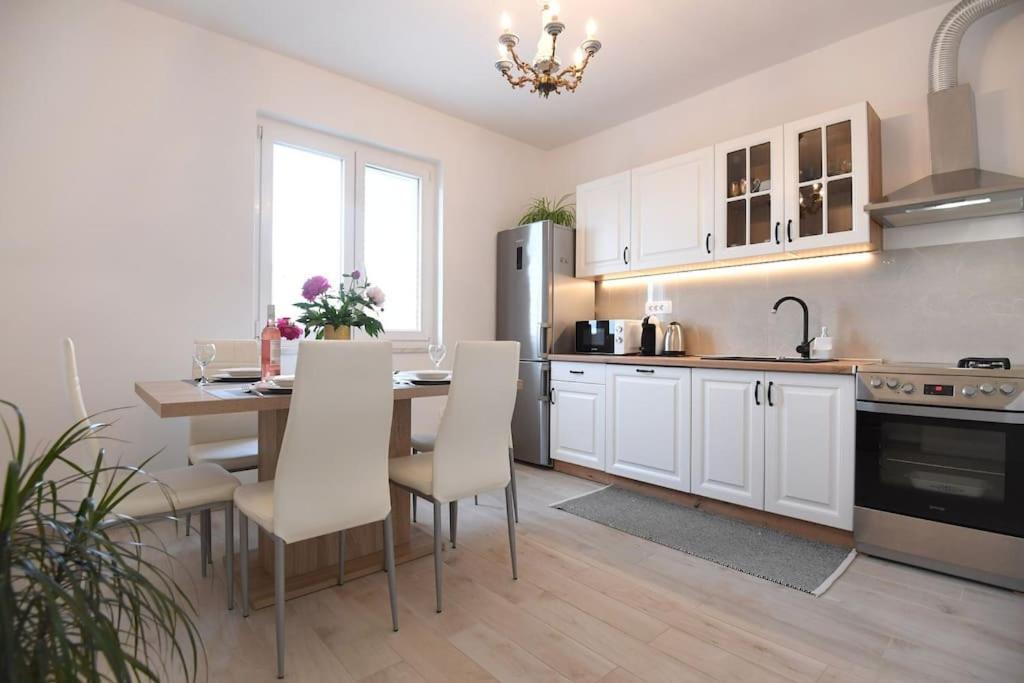 Apartman Ilijana ซาดาร์ ภายนอก รูปภาพ